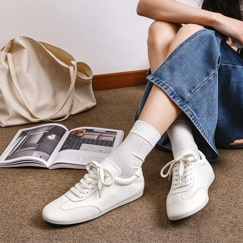 Minimalist White Lace-Up Casual Sneakers