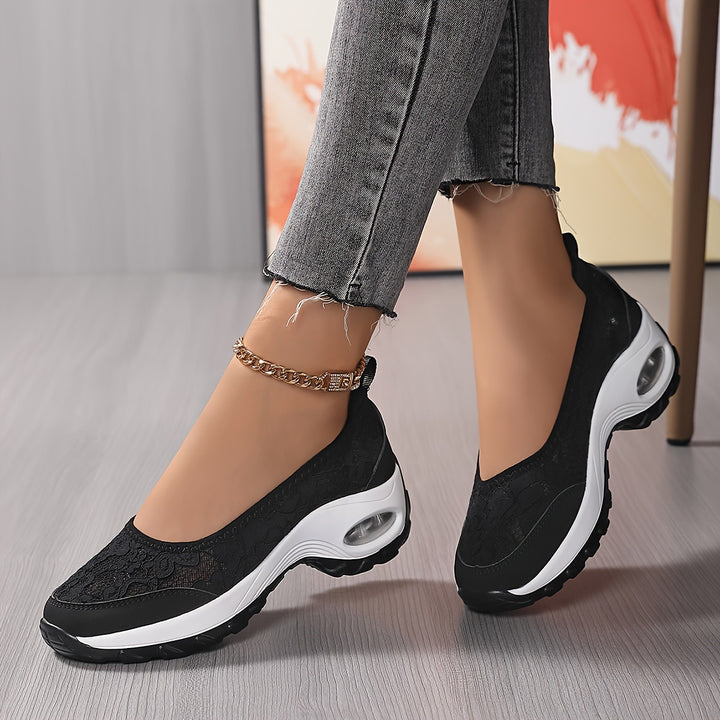 ace-detail walking shoes