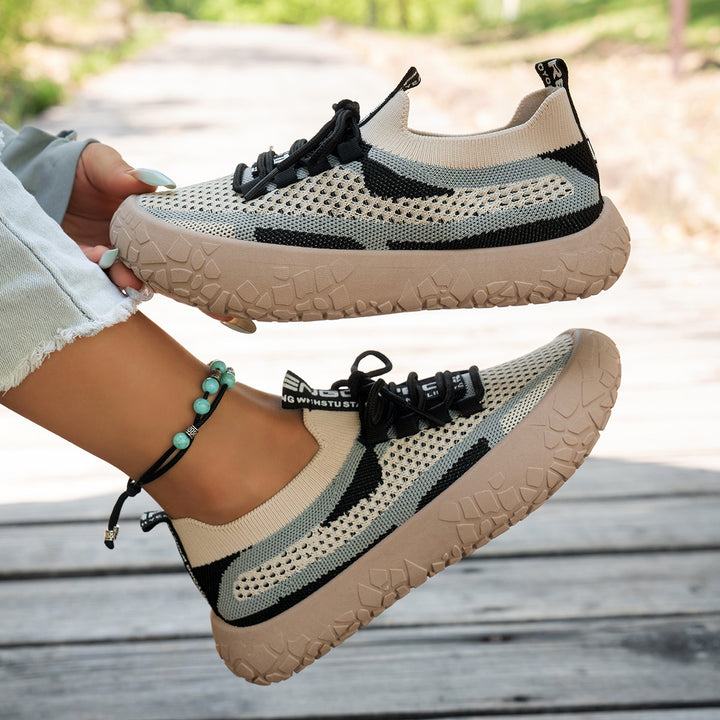 Casual walking shoes