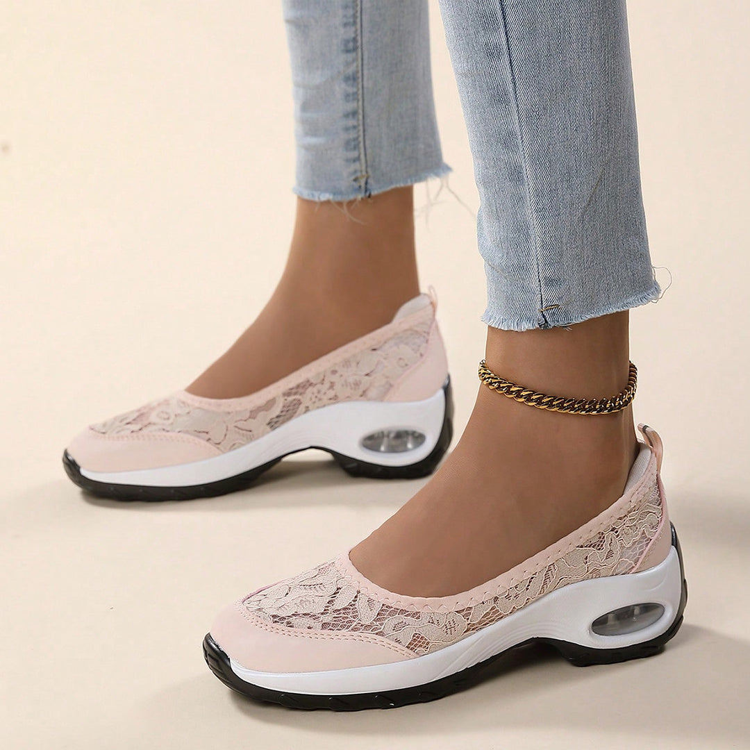 ace-detail walking shoes