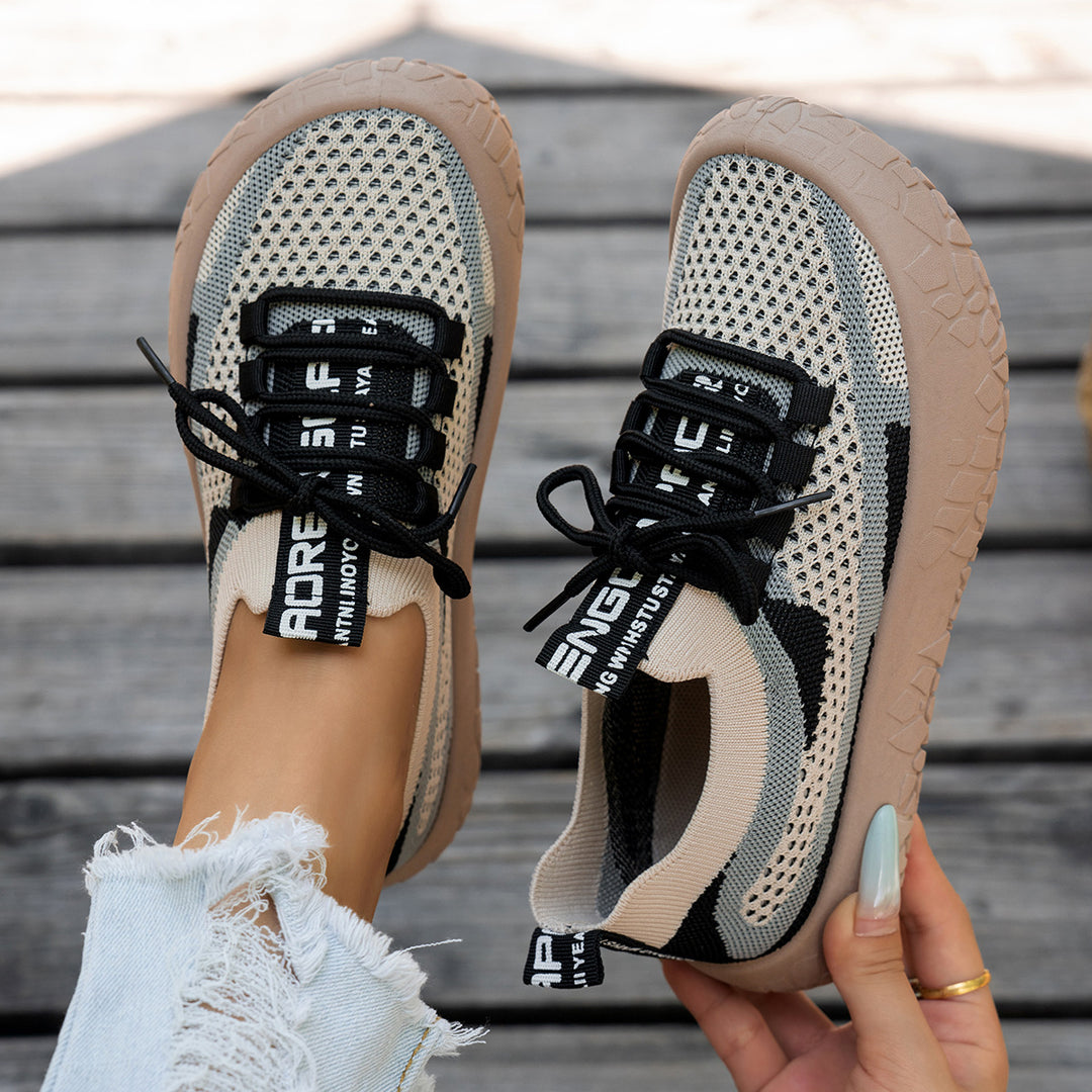 Casual walking shoes