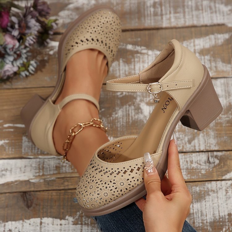 Vintage Closed-Toe Block Heel Sandals