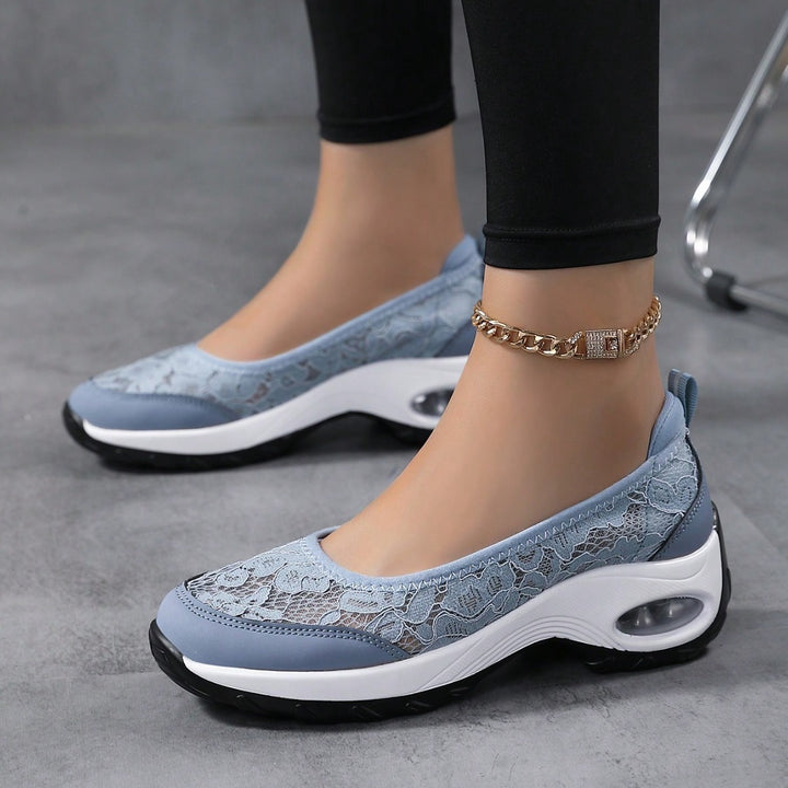 ace-detail walking shoes