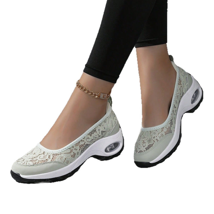 ace-detail walking shoes
