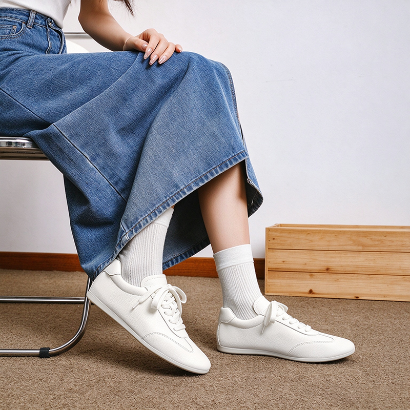 Minimalist White Lace-Up Casual Sneakers